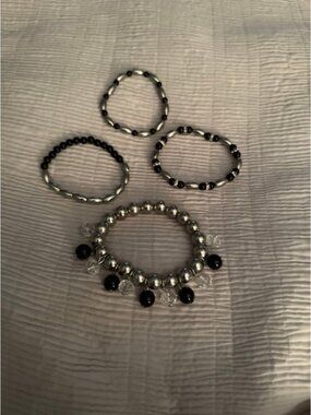 4‎ Stretchy stackable bracelets Silver and Black